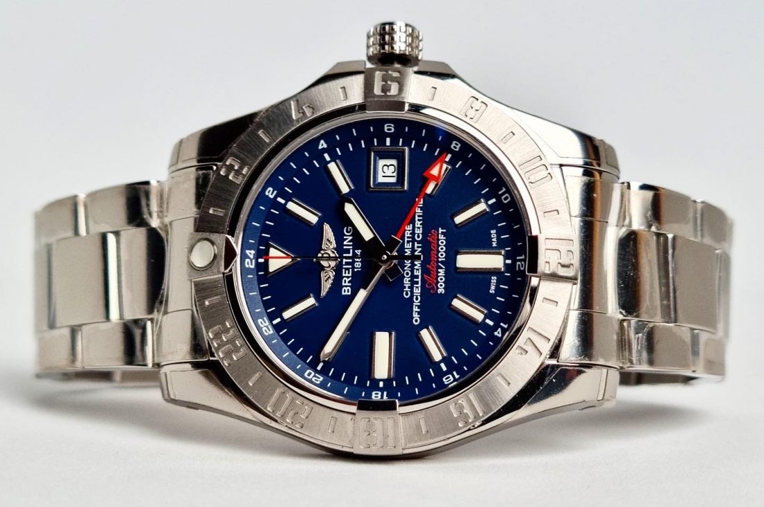 Breitling Avenger GMT - Horologiy.com