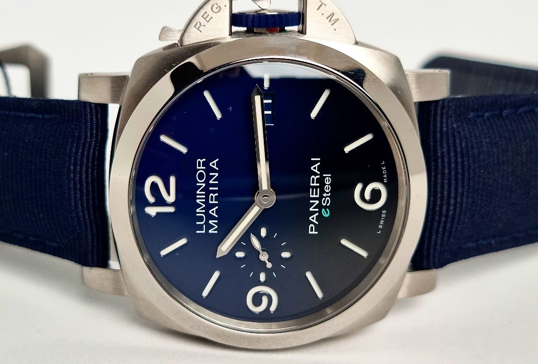 Panerai E Steel - Horologiy.com